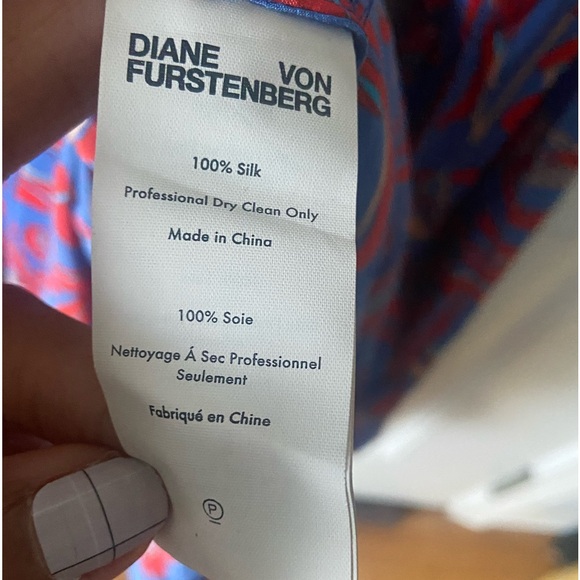 DVF Elsden Silk Dress. Beautifull silk mid-length silk dress w/pockets. - Picture 5 of 11